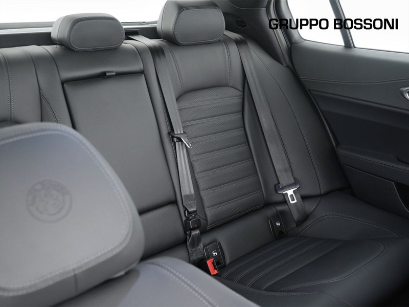 25 - Alfa Romeo Giulia 2.2 turbo 210cv veloce q4 at8