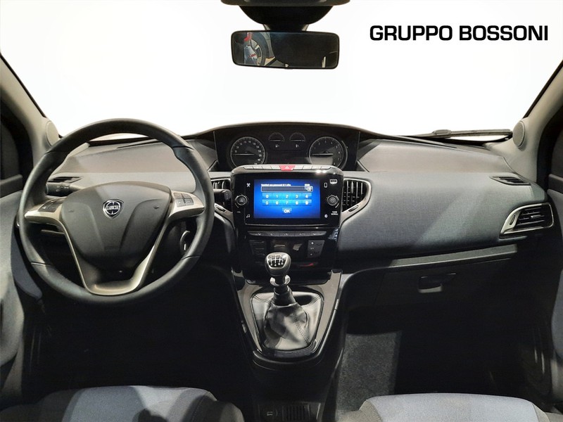 7 - Lancia Ypsilon 1.0 firefly hybrid 70cv gold s&s