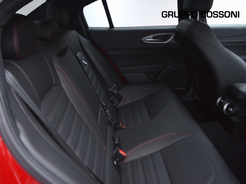 7 - Alfa Romeo Giulia 2.0 turbo 280cv competizione q4 at8