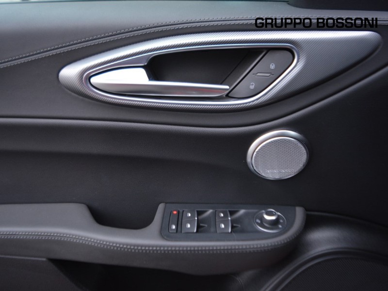 13 - Alfa Romeo Giulia 2.0 turbo 280cv competizione q4 at8