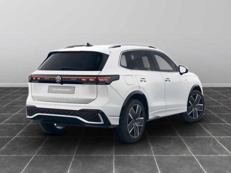 7 - Volkswagen Tiguan 1.5 etsi act 150cv r-line plus dsg