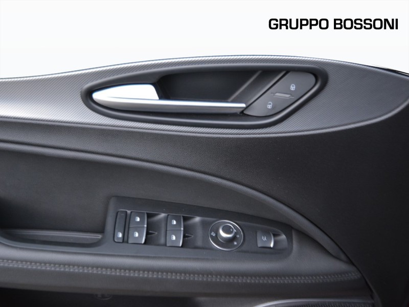 13 - Alfa Romeo Stelvio 2.2 turbo 160cv sprint rwd at8