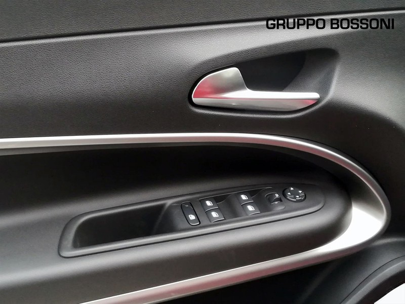 19 - Jeep Avenger 1.2 turbo 100cv altitude fwd