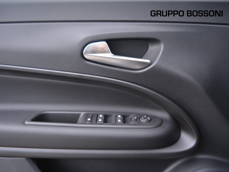 13 - Jeep Avenger 1.2 turbo 100cv altitude fwd