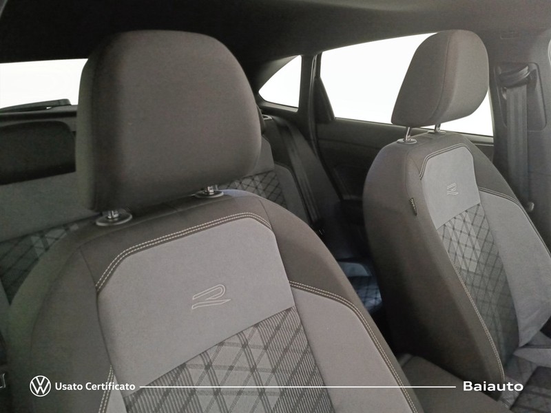 13 - Volkswagen Taigo 1.0 tsi 115cv r-line