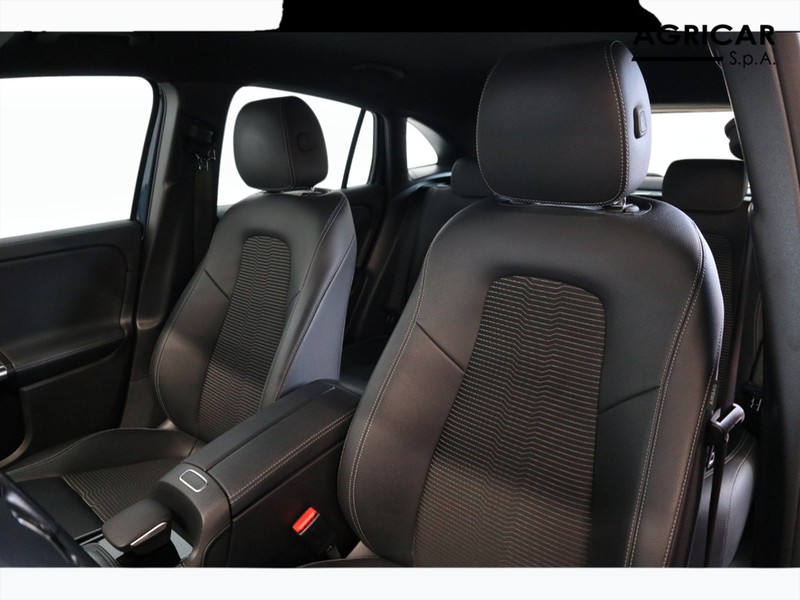 7 - Mercedes GLA 200 d sport plus 4matic 8g-dct