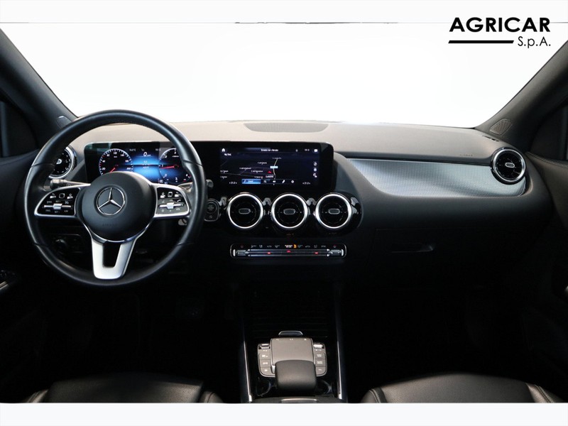 13 - Mercedes GLA 200 d sport plus 4matic 8g-dct