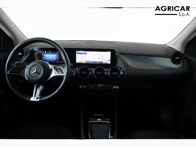 13 - Mercedes GLA 180 d advanced 8g-dct