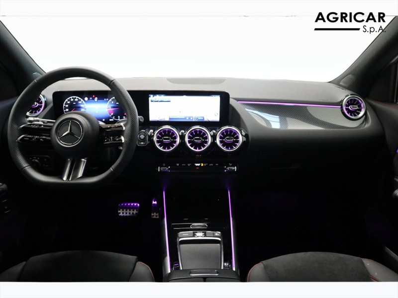 13 - Mercedes GLA 200 d amg line extra 8g-dct