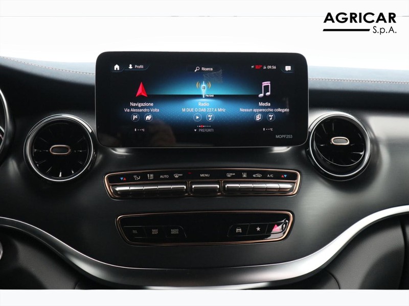 13 - Mercedes Vans EQV long 300