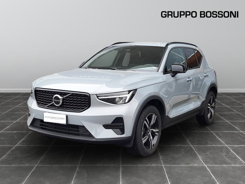 1 - Volvo XC40 2.0 b3 plus dark automatico