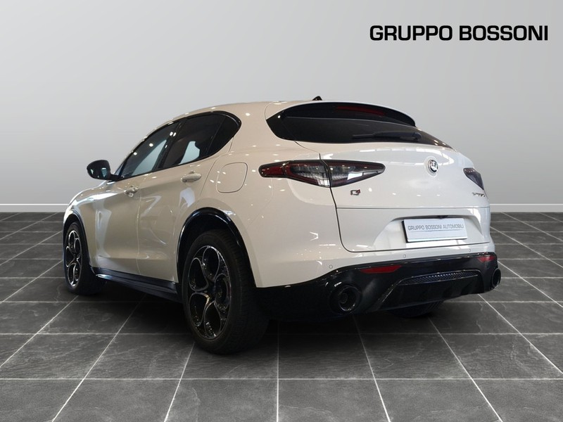 7 - Alfa Romeo Stelvio 2.2 turbo 210cv veloce q4 at8