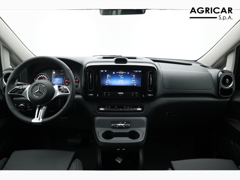 13 - Mercedes Vans Vito 114 cdi long mixto auto my20