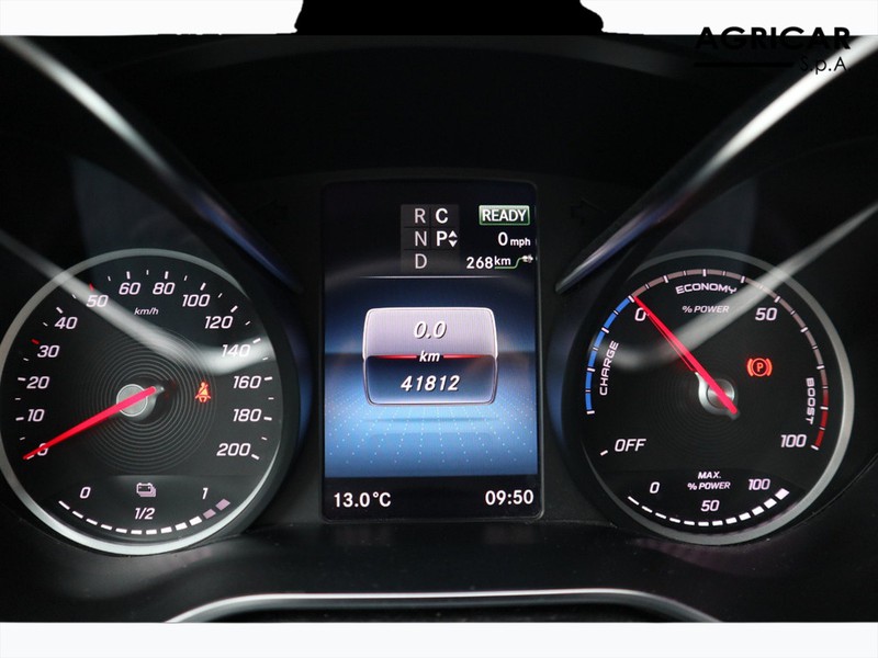 7 - Mercedes Vans EQV long 300