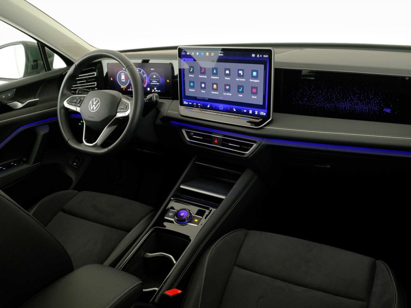 7 - Volkswagen Tiguan 1.5 etsi act 150cv elegance dsg