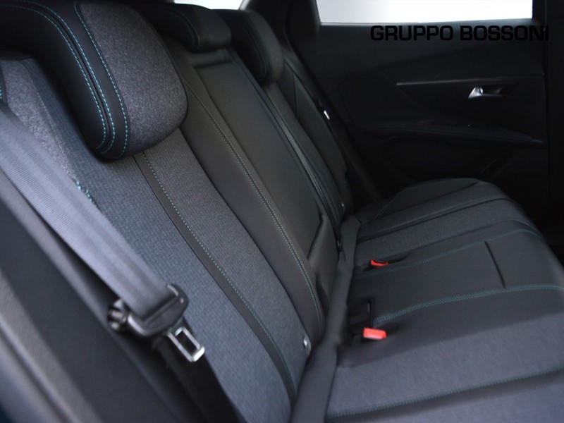 7 - Peugeot 3008 1.6 hybrid phev 180cv allure pack e-eat8
