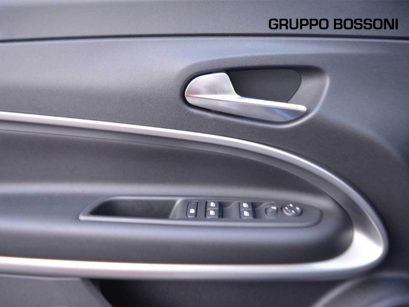 13 - Jeep Avenger 1.2 turbo 100cv summit fwd