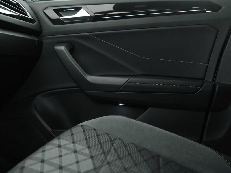 31 - Volkswagen T-Roc 1.0 tsi 115cv r-line plus