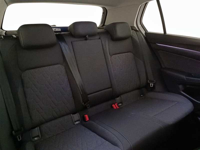 37 - Volkswagen Golf 1.5 tsi ehybrid 204cv edition plus dsg