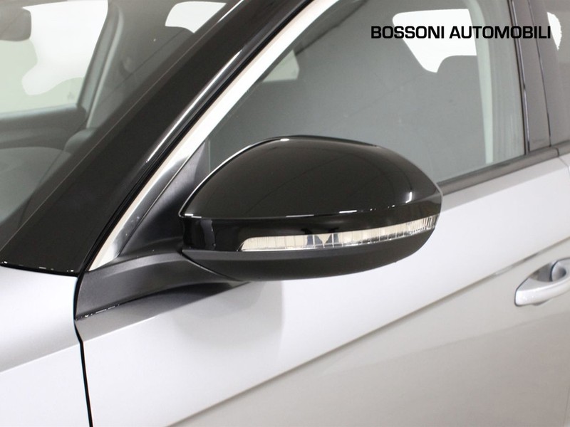 31 - Volkswagen T-Roc 1.0 tsi 115cv sport