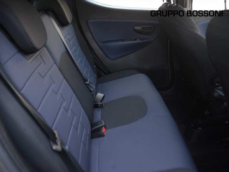 7 - Lancia Ypsilon 1.0 firefly hybrid 70cv platino s&s