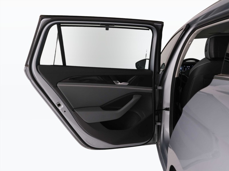 37 - Volkswagen Passat 2.0 tdi scr evo 150cv business dsg