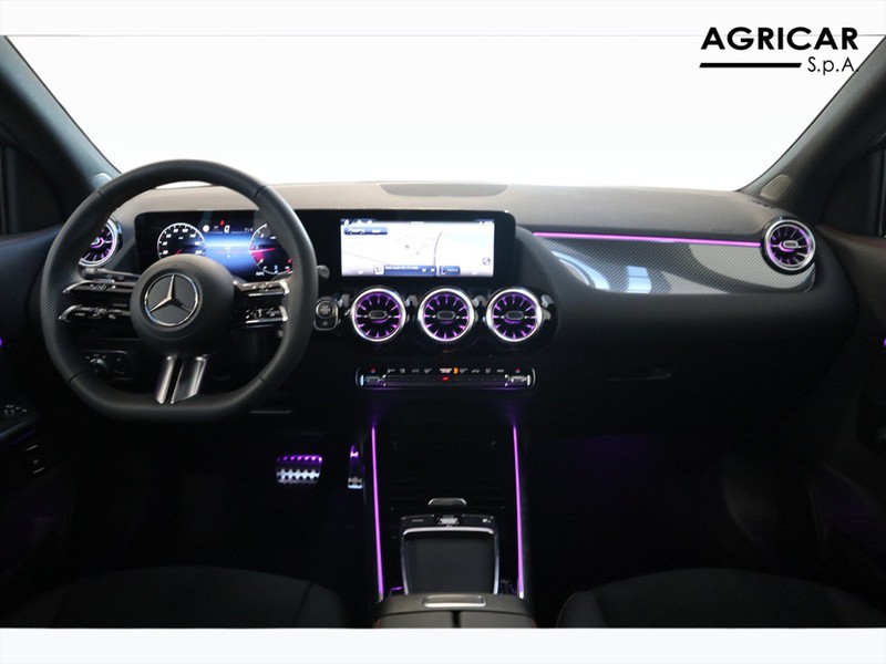 13 - Mercedes GLA 200 d amg line premium 8g-dct