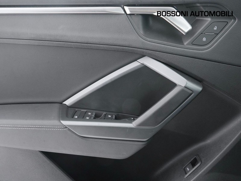 13 - Audi Q3 sportback 35 2.0 tdi s line edition s tronic