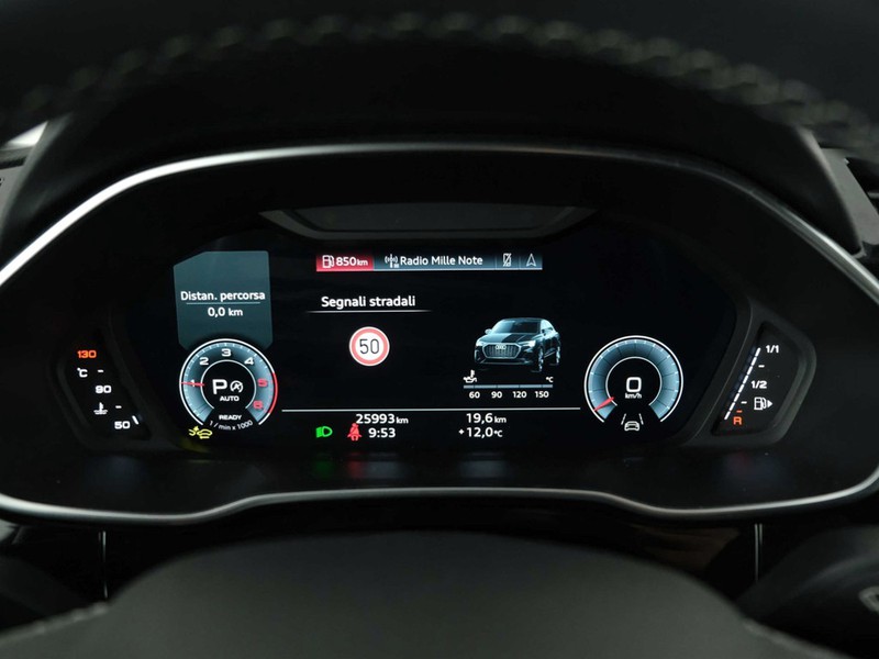 19 - Audi Q3 sportback 35 2.0 tdi s line edition s tronic