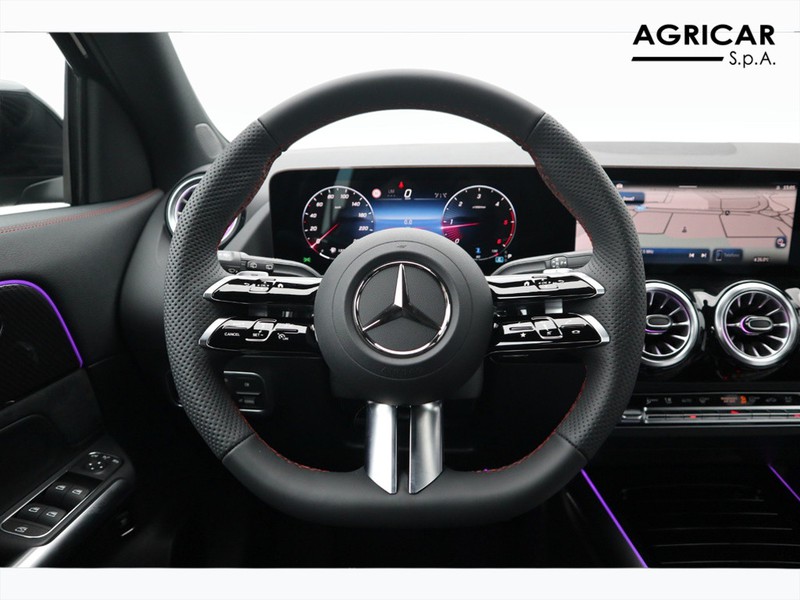 13 - Mercedes GLA 200 d amg line premium 8g-dct