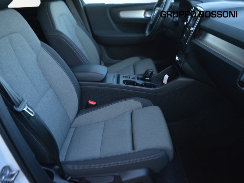 7 - Volvo XC40 2.0 b3 core automatico