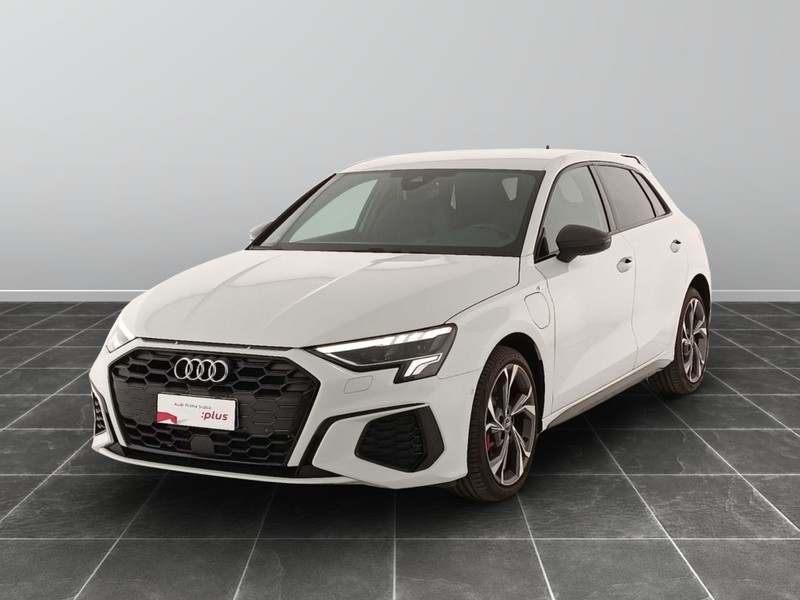 1 - Audi A3 sportback 45 1.4 tfsi e s line edition s tronic