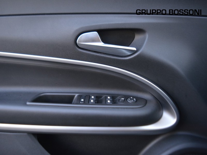 13 - Jeep Avenger 1.2 turbo 100cv summit fwd