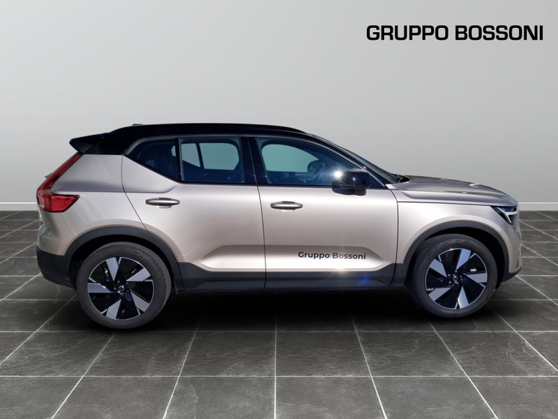 13 - Volvo XC40 82kwh twin motor plus awd edt