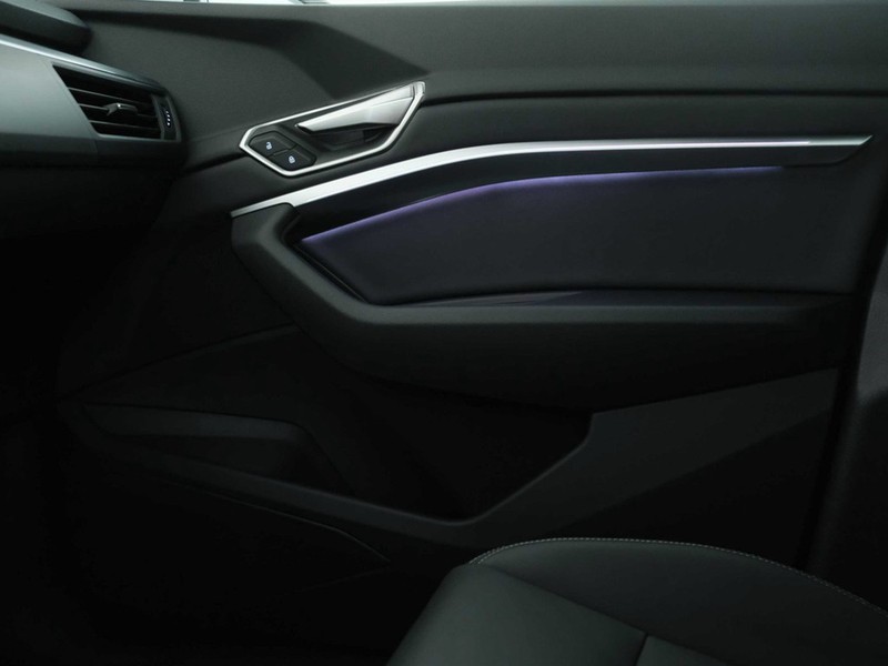 13 - Audi Q8 e-tron 50 business advanced quattro