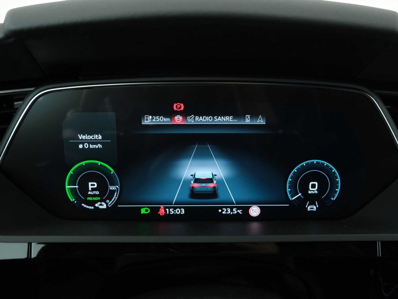 19 - Audi Q8 e-tron 50 business advanced quattro