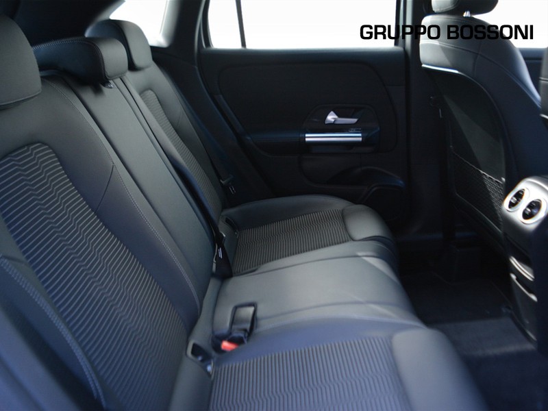 7 - Mercedes GLA 200 d sport plus 8g-dct