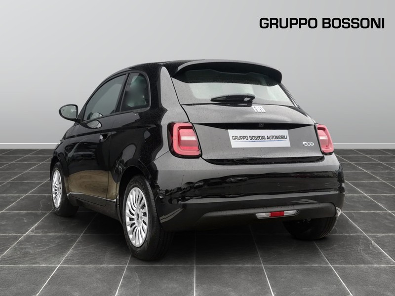 7 - Fiat 500 500e 42 kwh entry pack tech