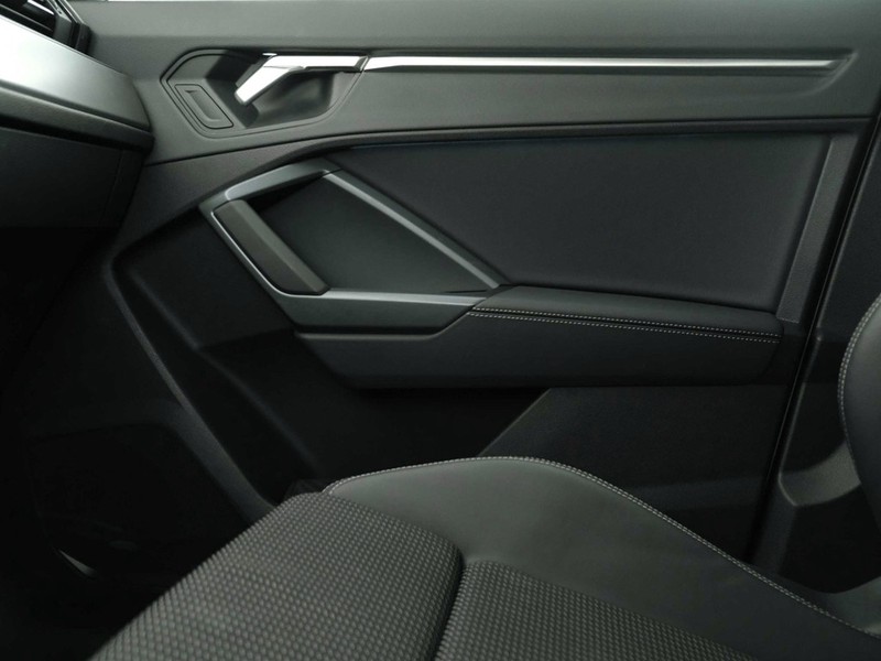 13 - Audi Q3 35 2.0 tdi s line edition s tronic