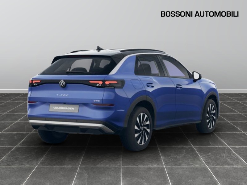 7 - Volkswagen T-Roc 1.5 etsi act 115cv life dsg