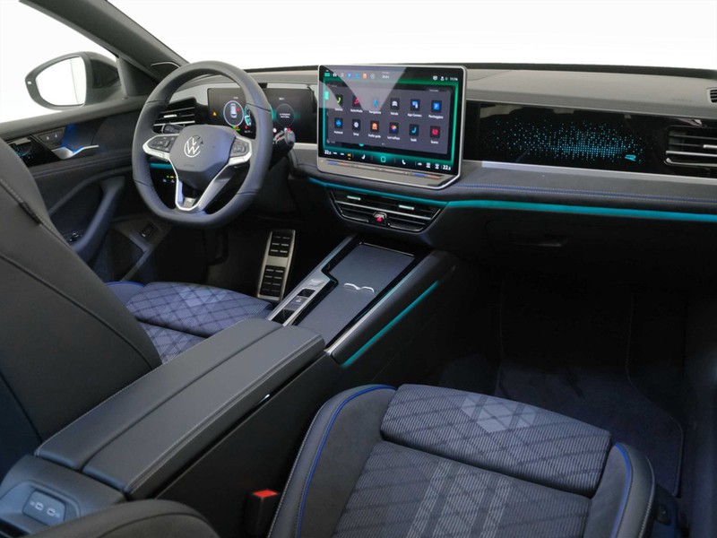 7 - Volkswagen Passat 1.5 etsi act 150cv r-line dsg