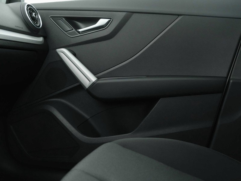 13 - Audi Q2 35 2.0 tdi business s tronic