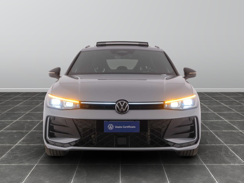 49 - Volkswagen Passat 1.5 etsi act 150cv r-line dsg