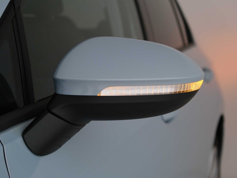 37 - Volkswagen Golf 1.5 tsi ehybrid 204cv edition plus dsg