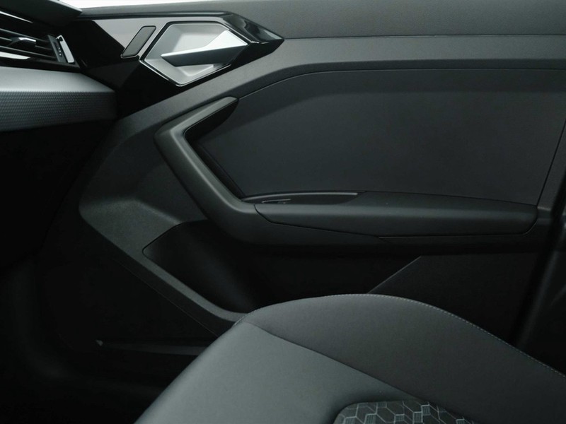 13 - Audi A1 sportback 30 1.0 tfsi 116cv identity black s tronic