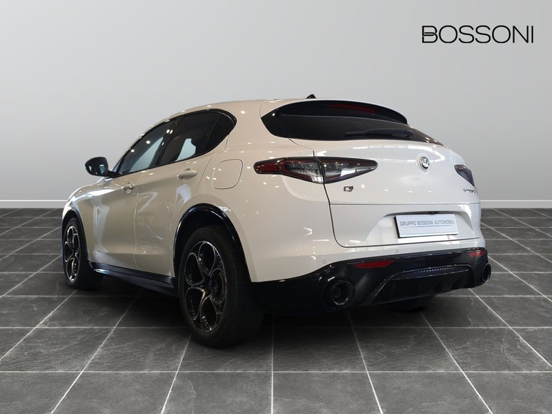 7 - Alfa Romeo Stelvio 2.2 turbo 210cv veloce q4 at8