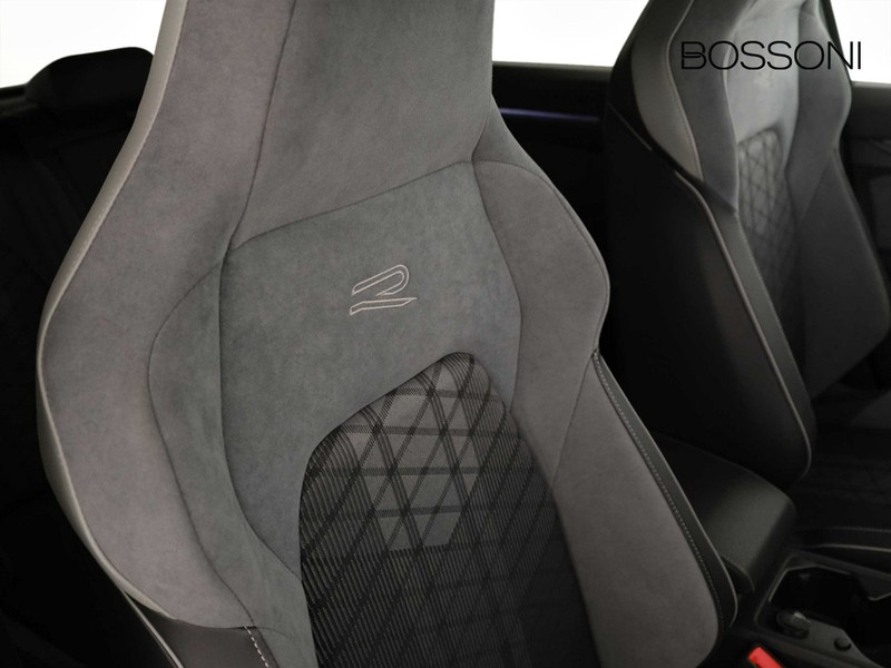 31 - Volkswagen Golf 2.0 tdi scr 150cv r-line dsg