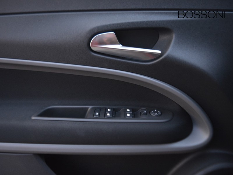 13 - Jeep Avenger 1.2 turbo 100cv longitude fwd