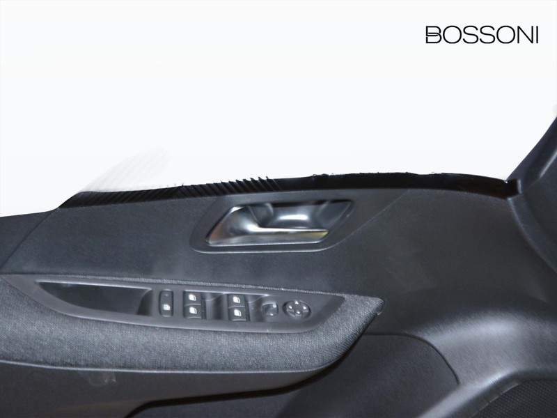 13 - Peugeot 208 1.2 hybrid 48v 110cv style e-dcs6