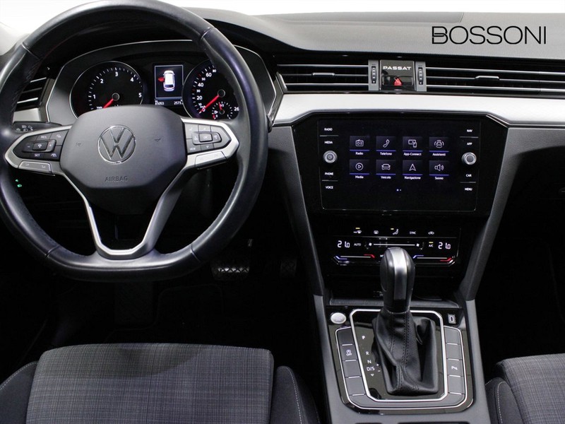 7 - Volkswagen Passat variant 2.0 tdi scr evo 150cv business dsg